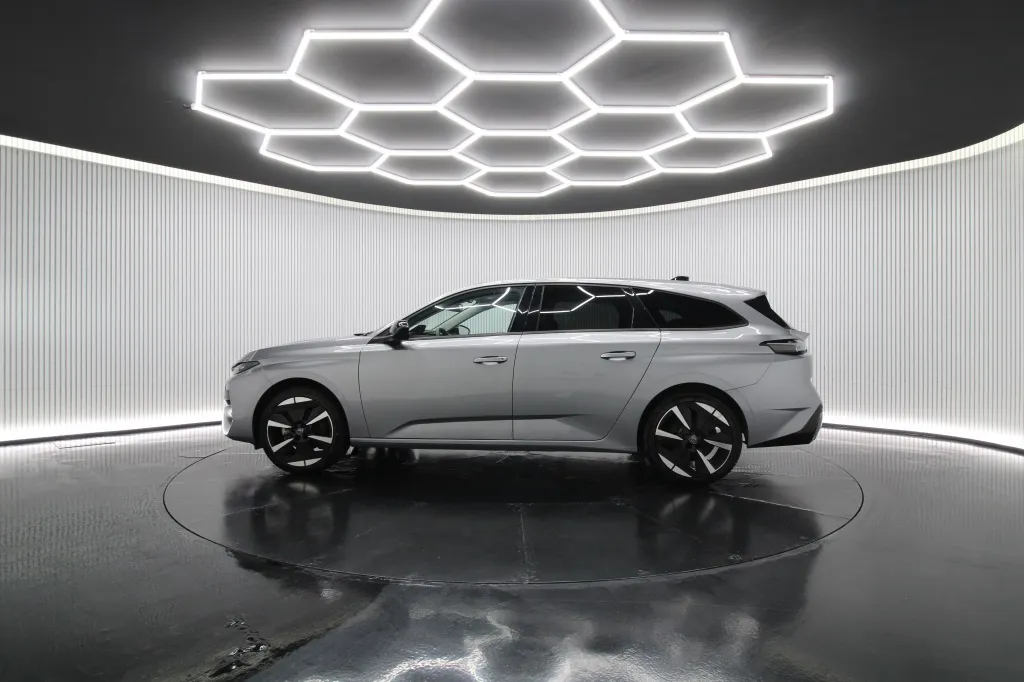 Peugeot e-308 SW