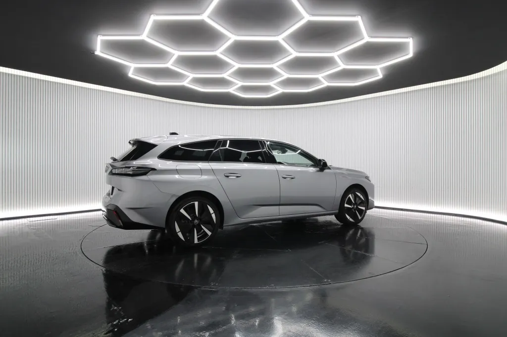 Peugeot e-308 SW