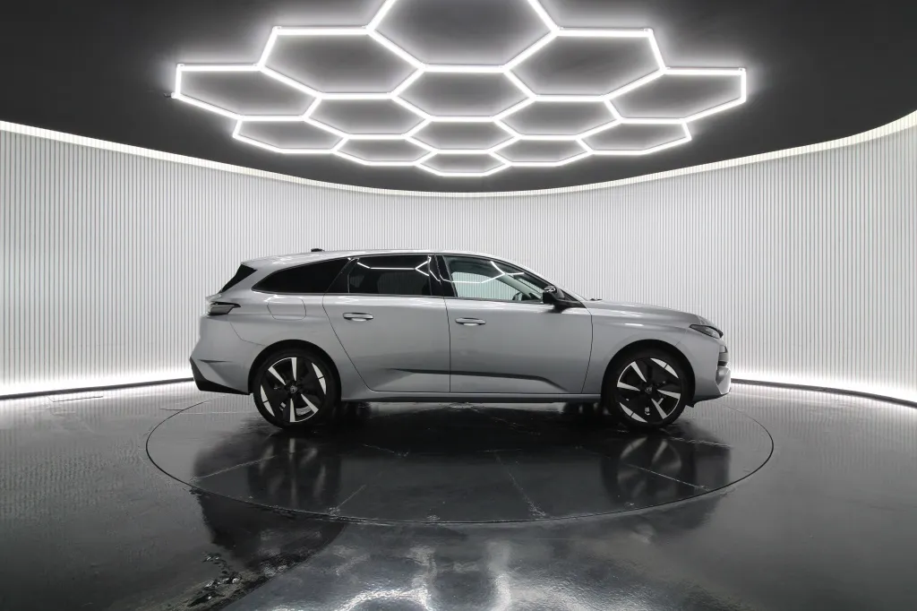 Peugeot e-308 SW
