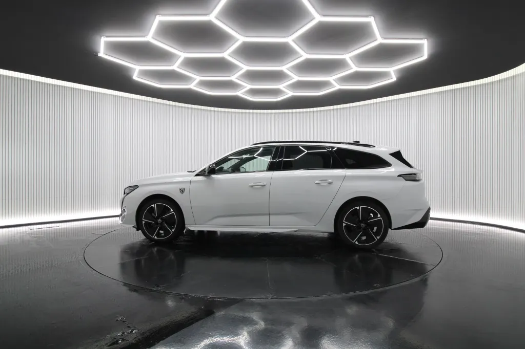 Peugeot e-308 SW
