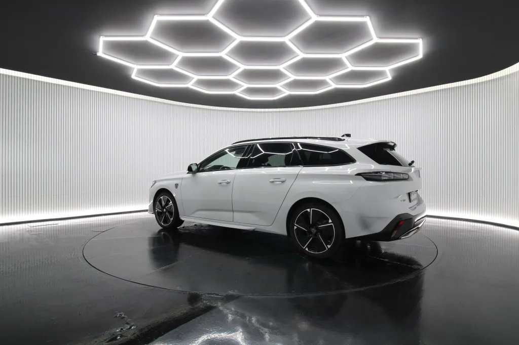 Peugeot e-308 SW