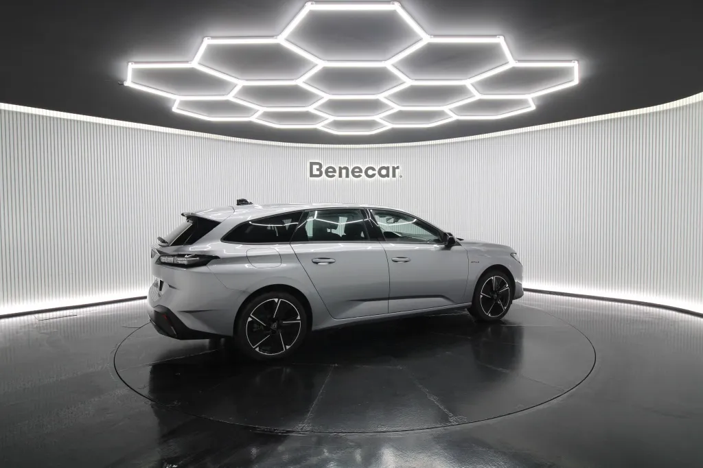 Peugeot e-308 SW