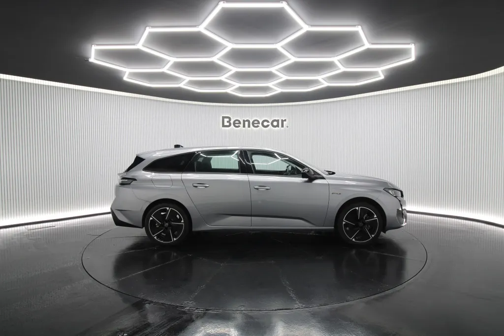 Peugeot e-308 SW