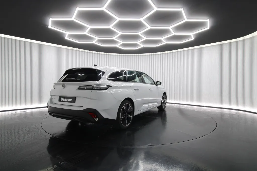 Peugeot e-308 SW