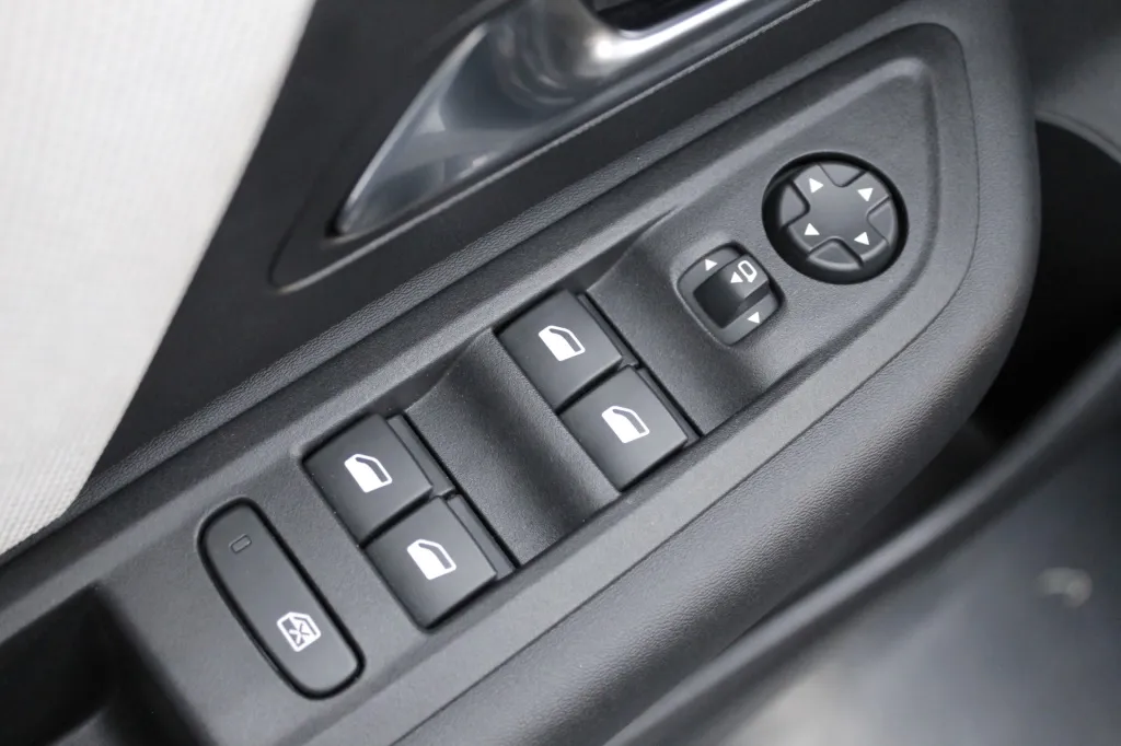 Citroen e-C4X