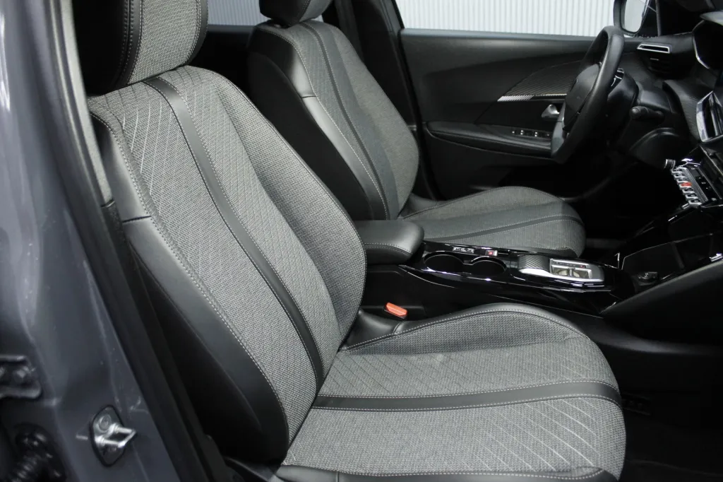 Peugeot e-2008