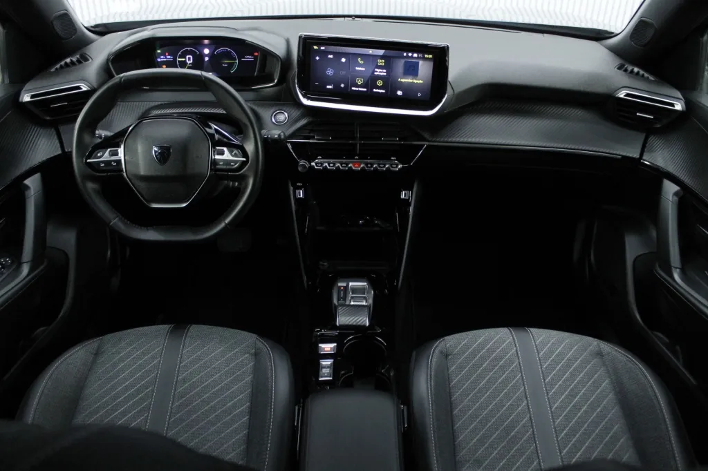 Peugeot e-2008