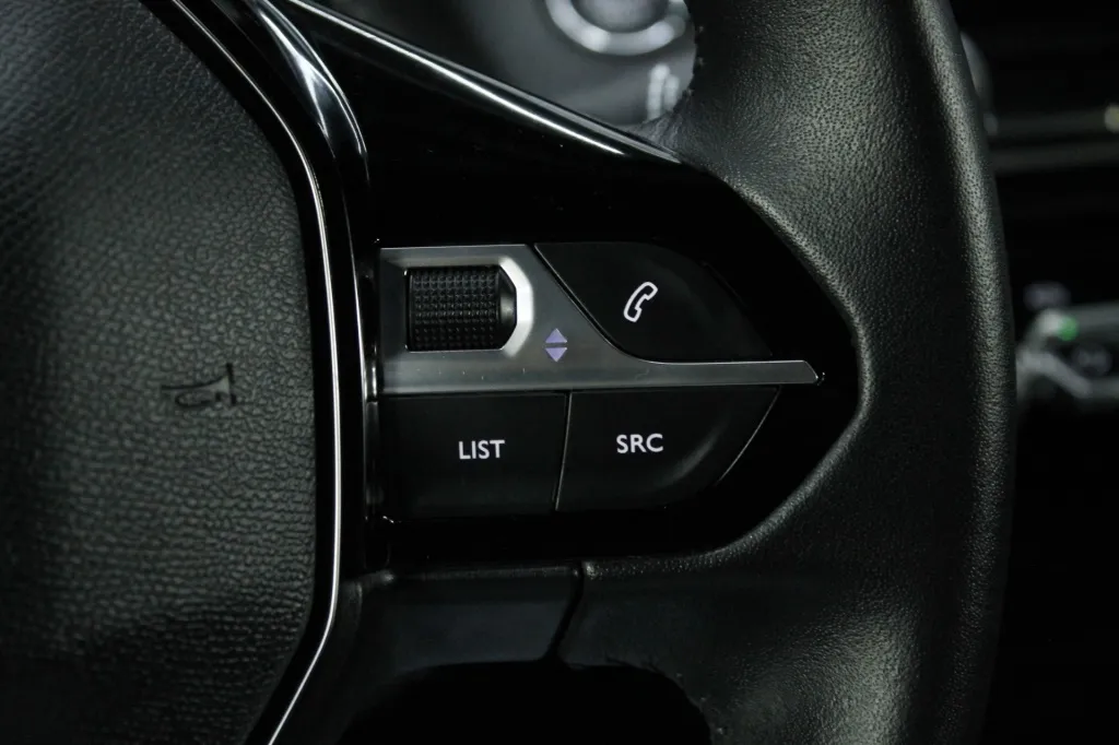 Peugeot e-2008