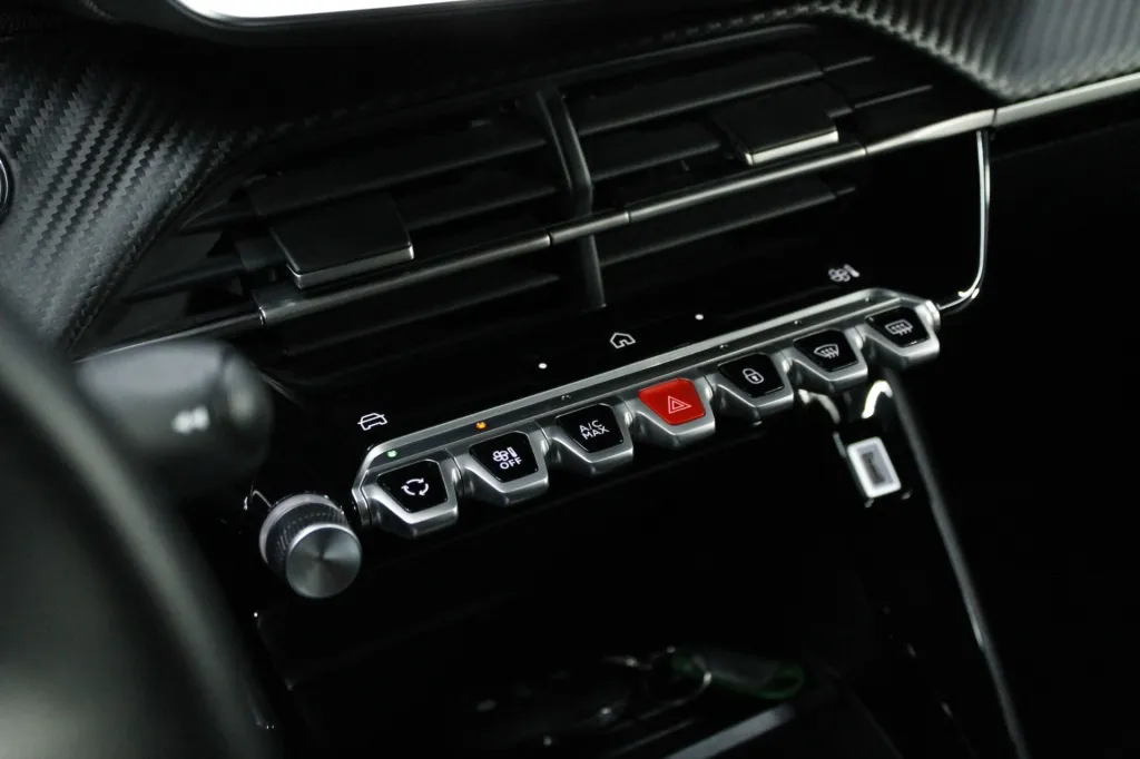 Peugeot e-2008