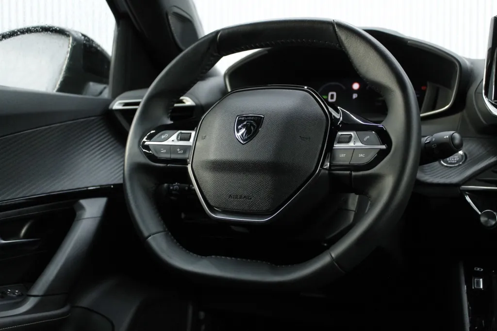 Peugeot e-2008