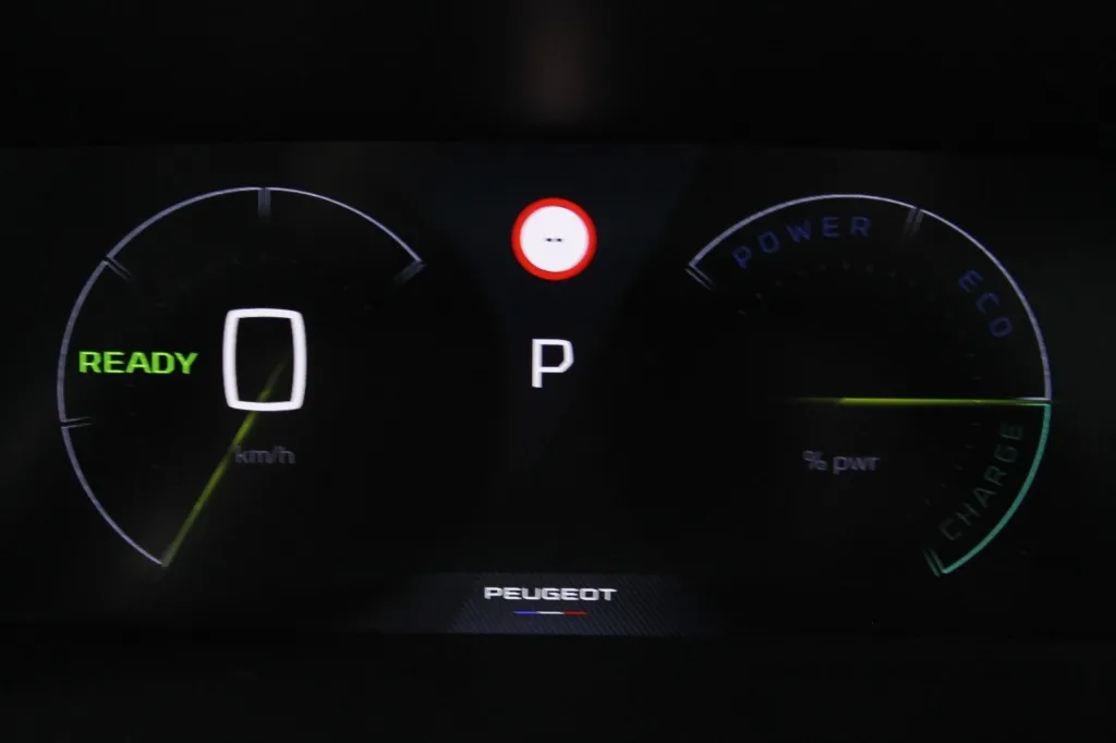 Peugeot e-2008