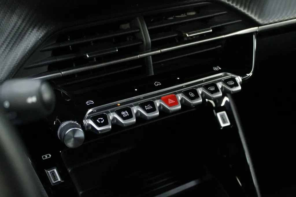 Peugeot e-2008