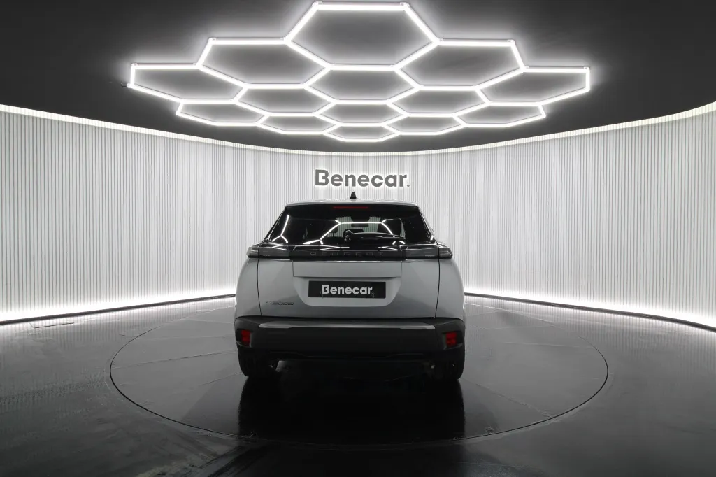 Peugeot e-2008