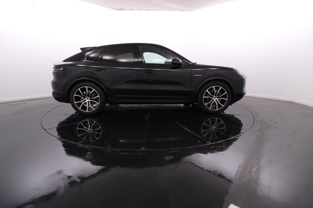 Porsche Cayenne Electric Gasoline 5 2024