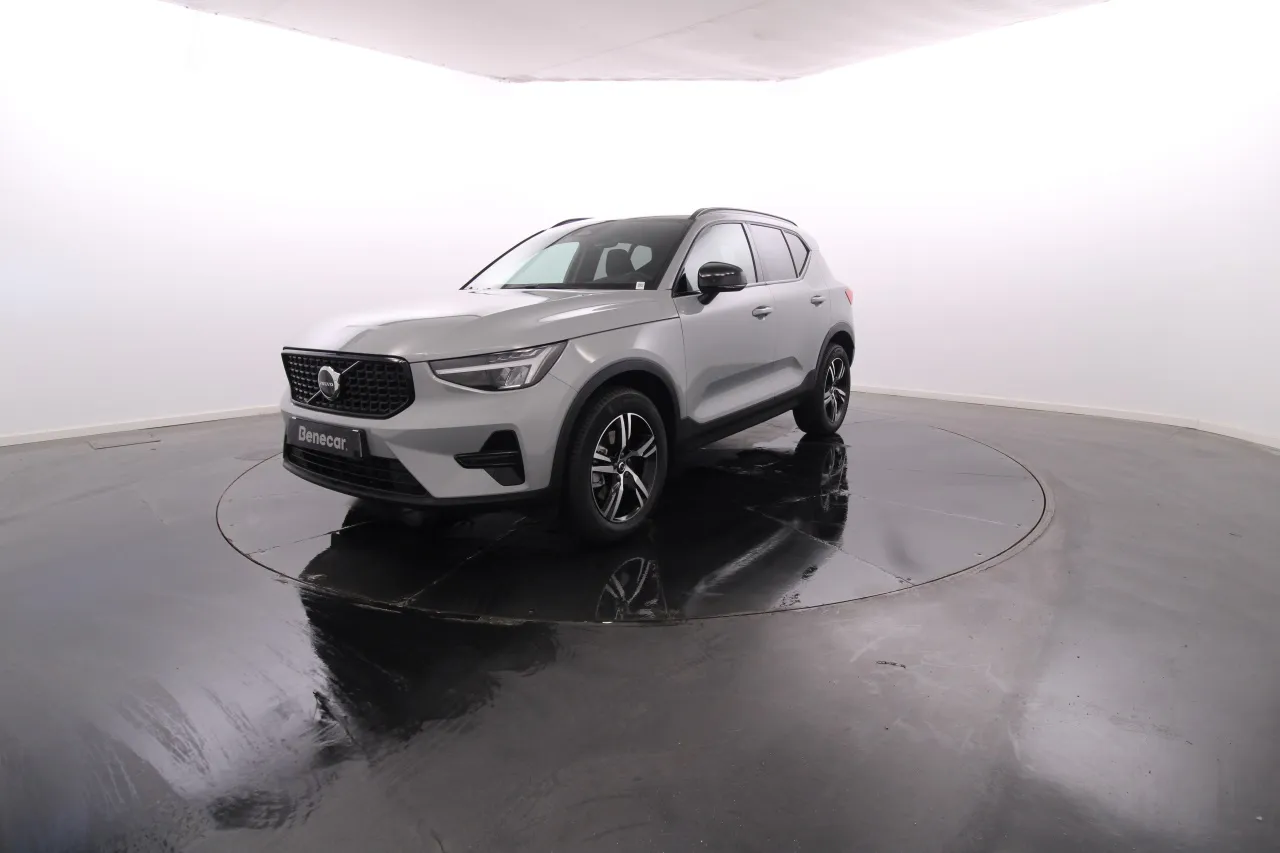 Volvo XC40 Gasoline Hybrid 4 2025