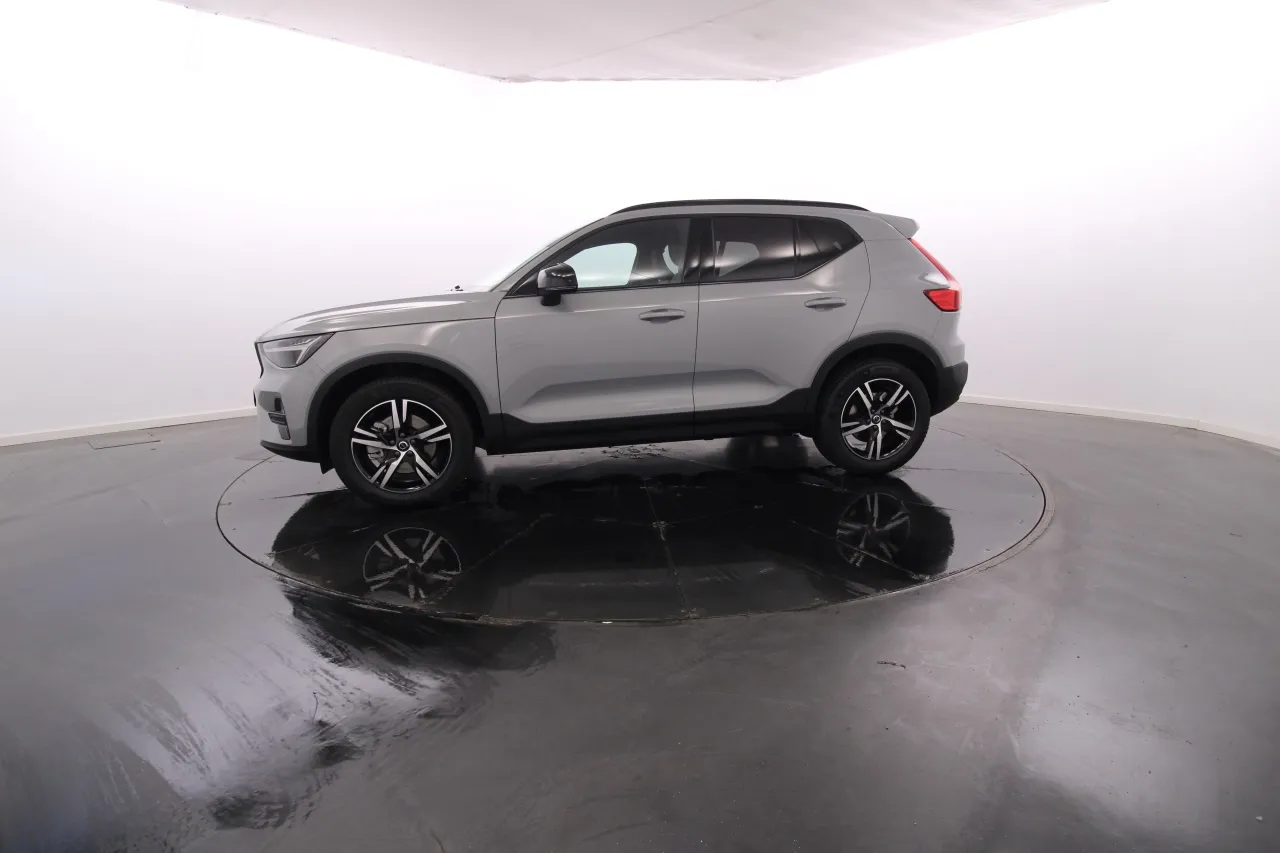 Volvo XC40 Gasoline Hybrid 4 2025