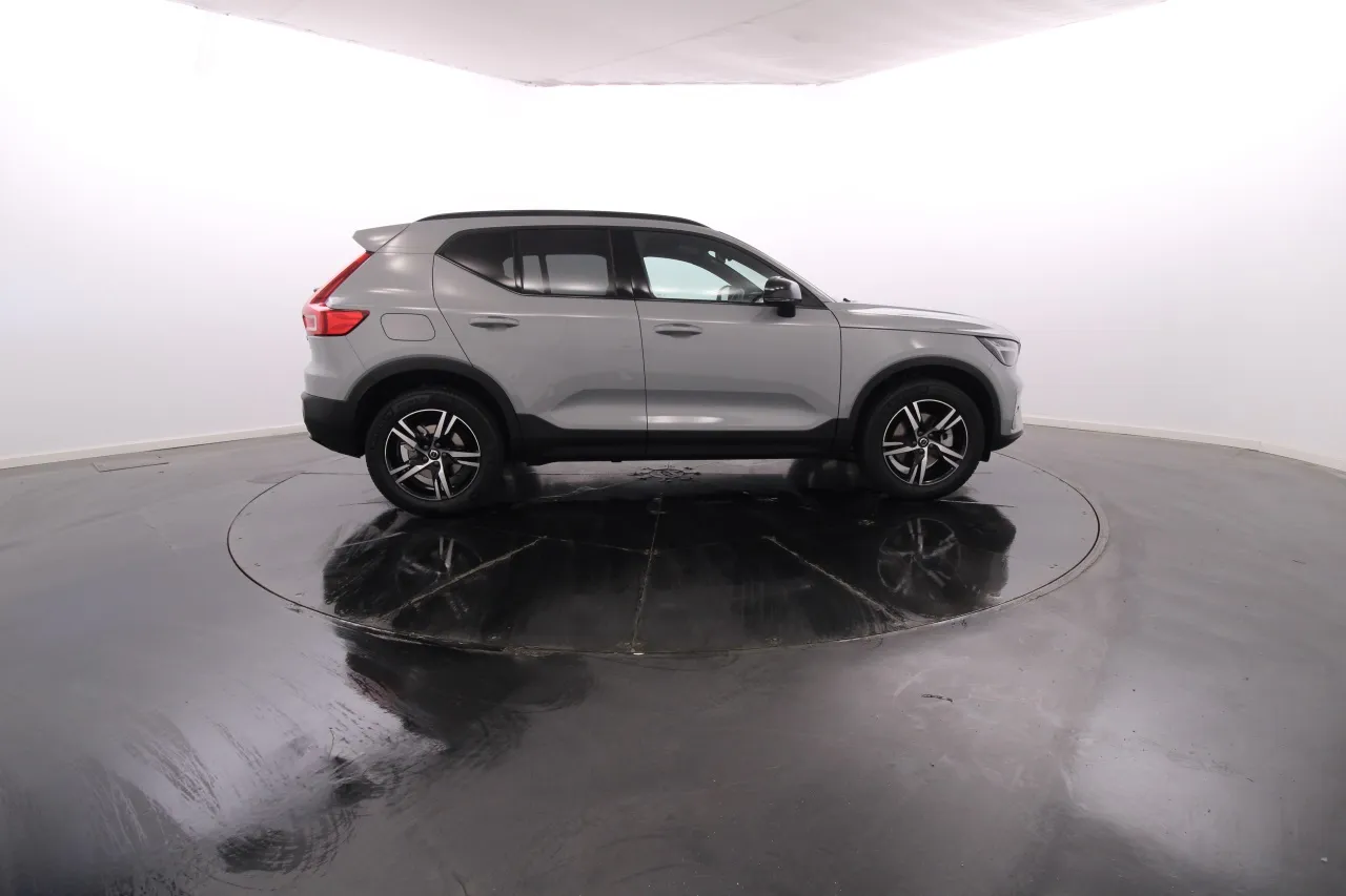 Volvo XC40 Gasoline Hybrid 4 2025