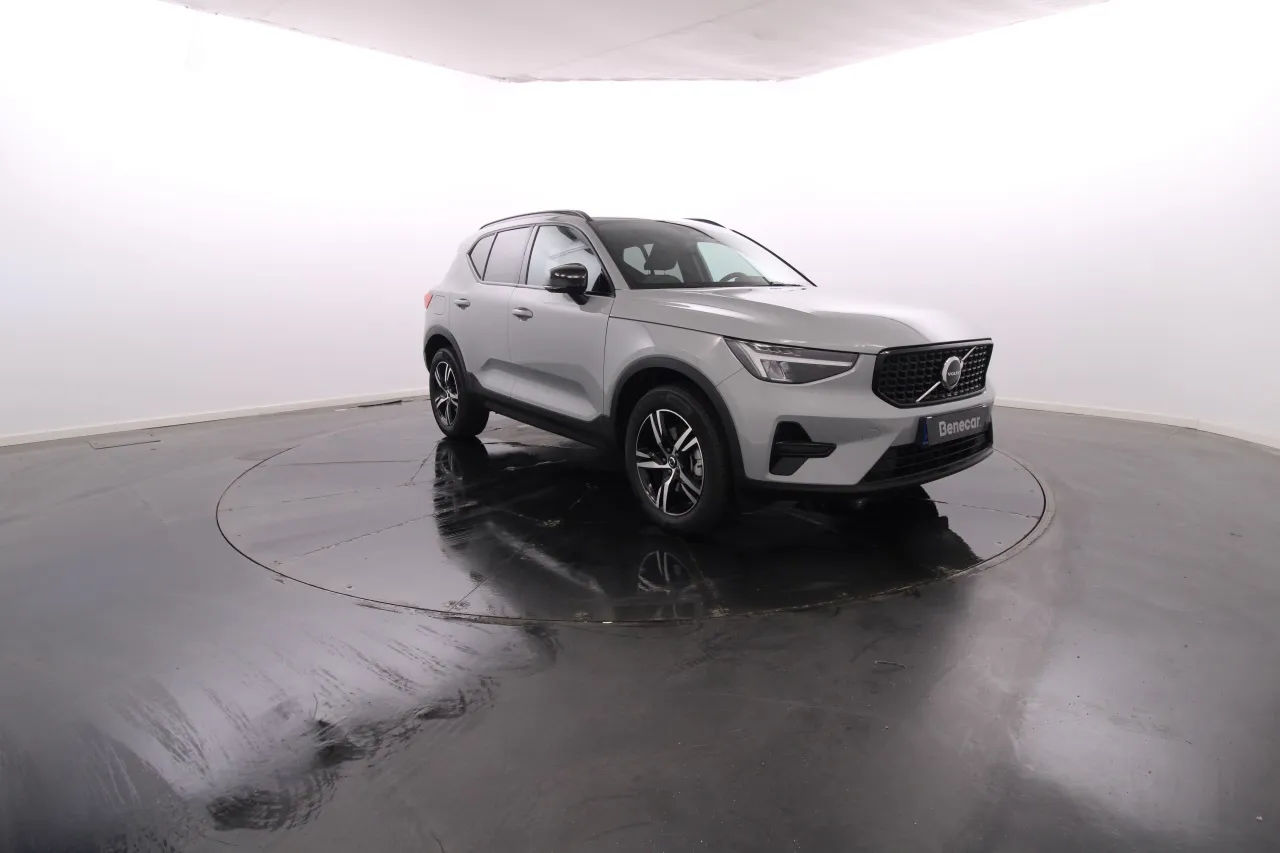 Volvo XC40 Gasoline Hybrid 4 2025
