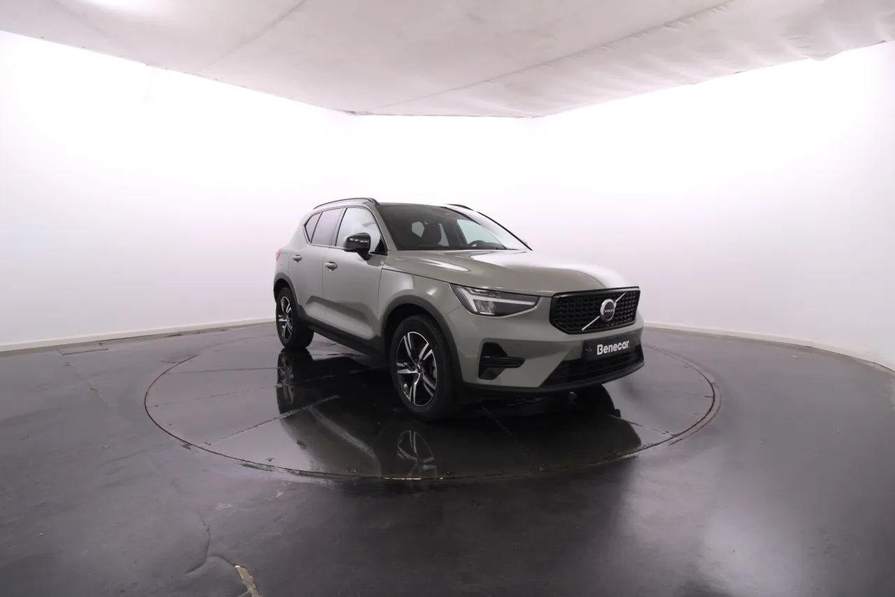 Volvo XC40 Gasoline Hybrid 5 2025