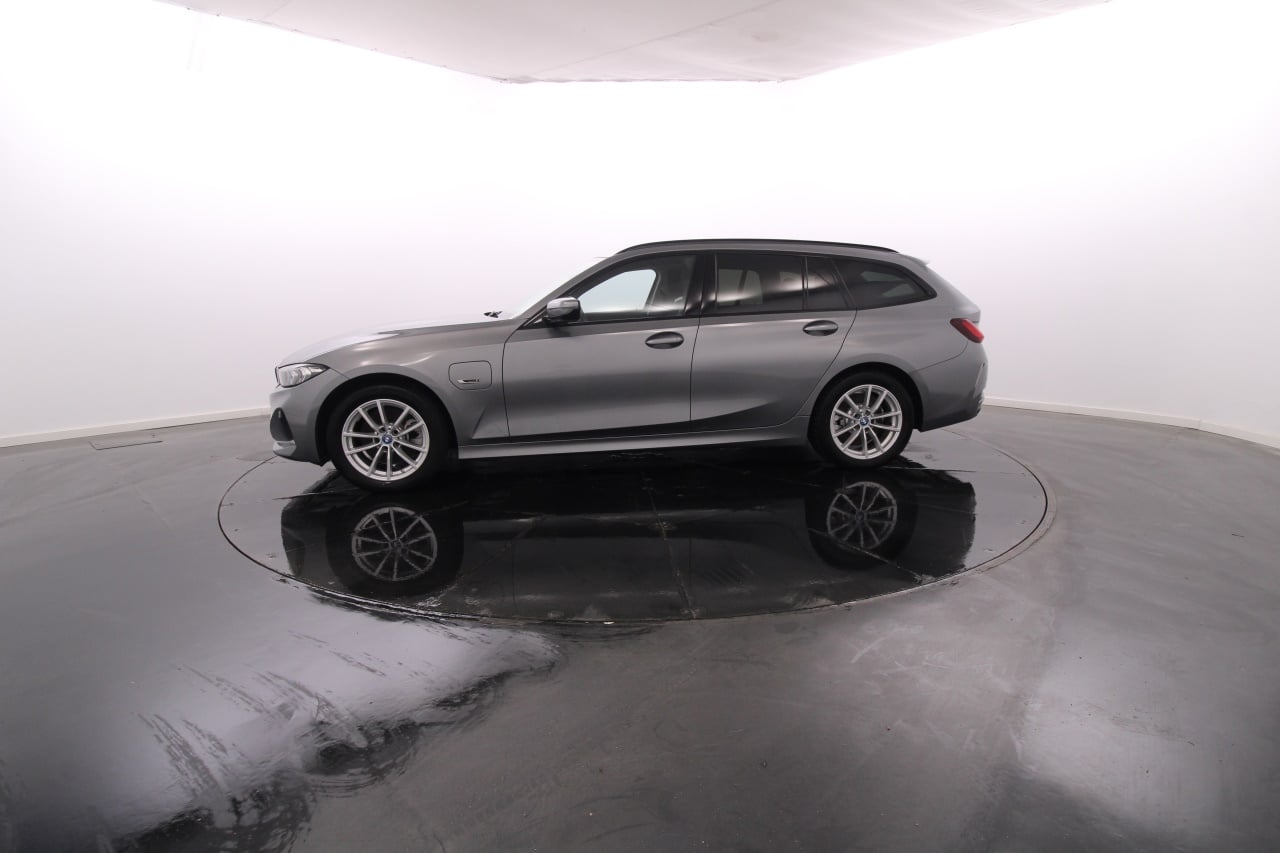 BMW Serie 3 - 320e Elétrico Gasolina 3 2023