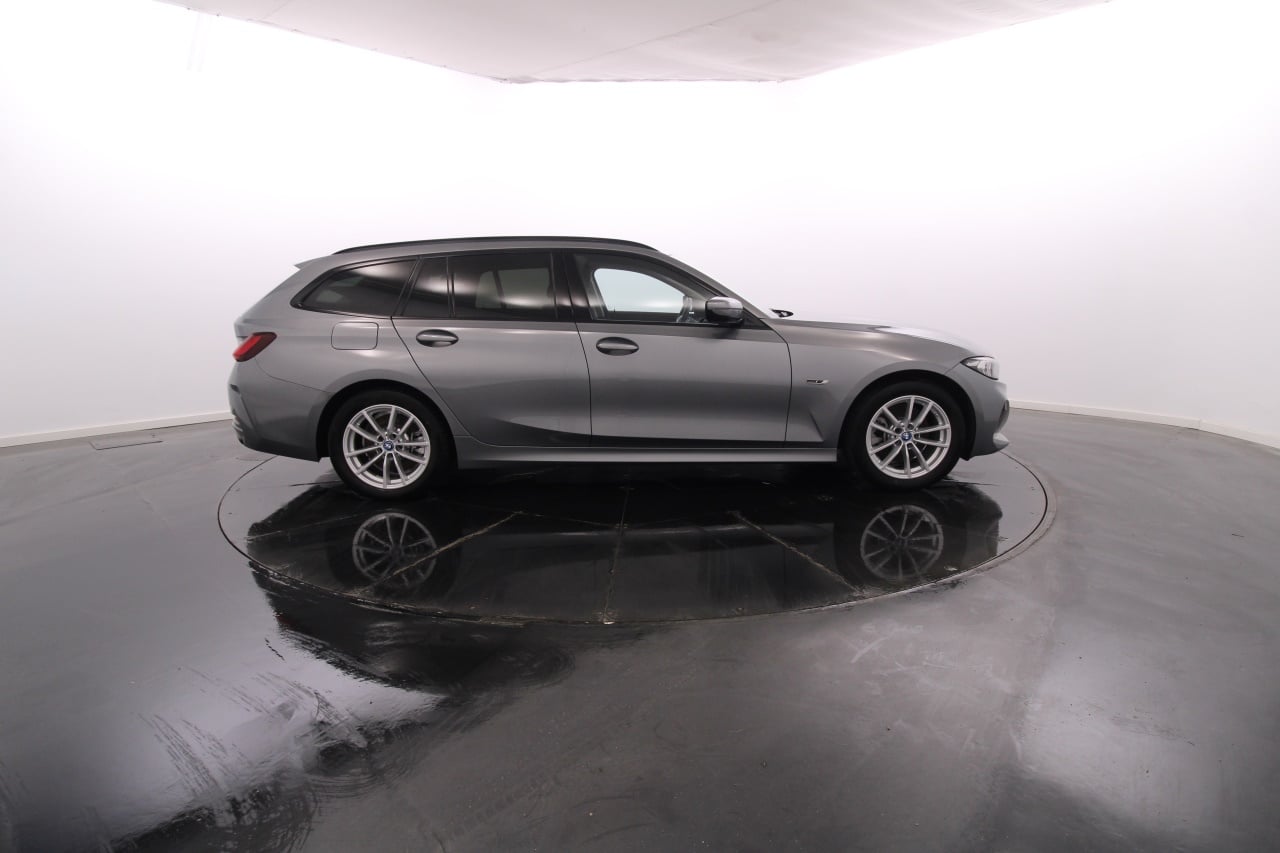 BMW Serie 3 - 320e Elétrico Gasolina 3 2023