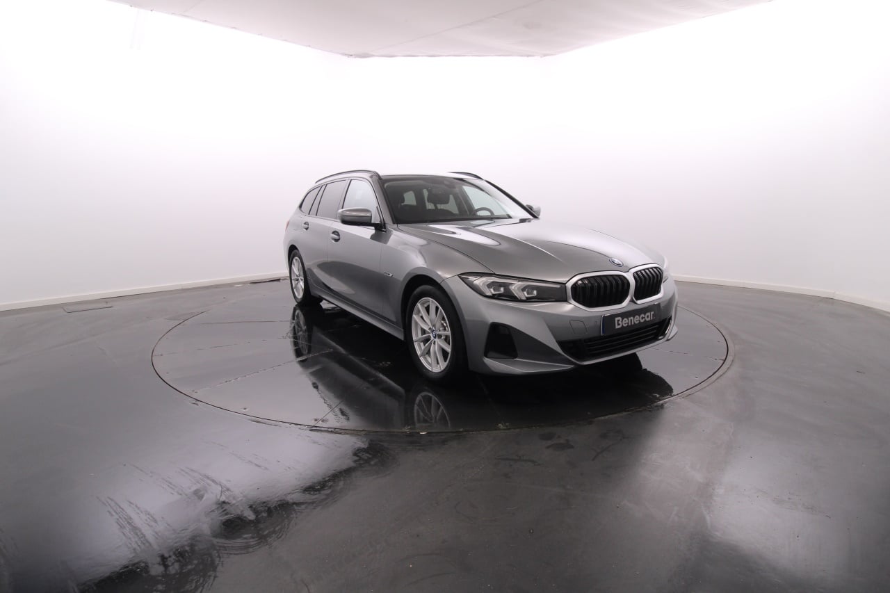 BMW Serie 3 - 320e Elétrico Gasolina 3 2023