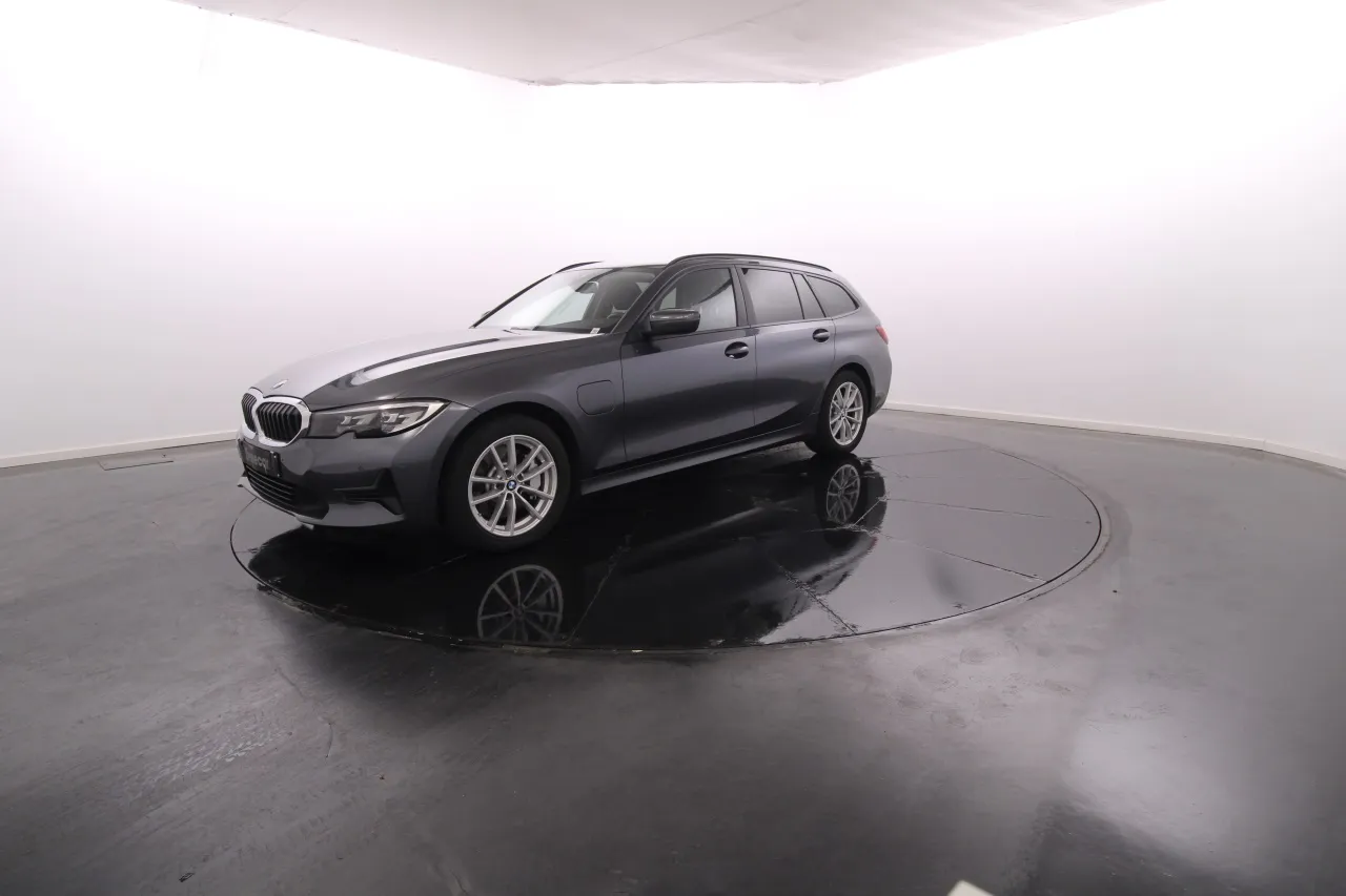 BMW Serie 3 - 330e Electric Gasoline 11 2020