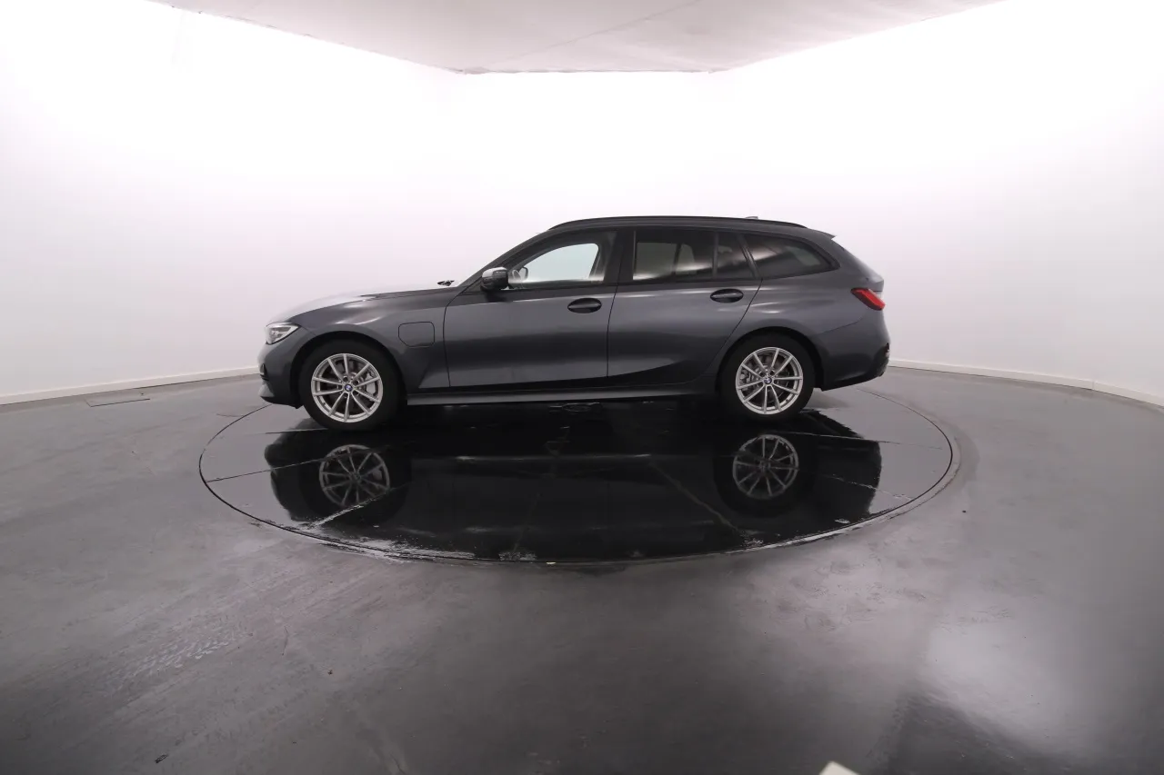 BMW Serie 3 - 330e Electric Gasoline 11 2020