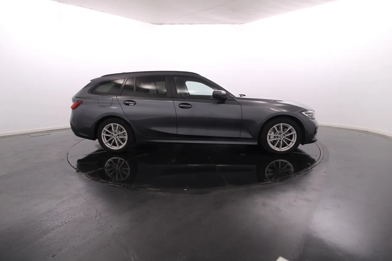 BMW Serie 3 - 330e Electric Gasoline 11 2020