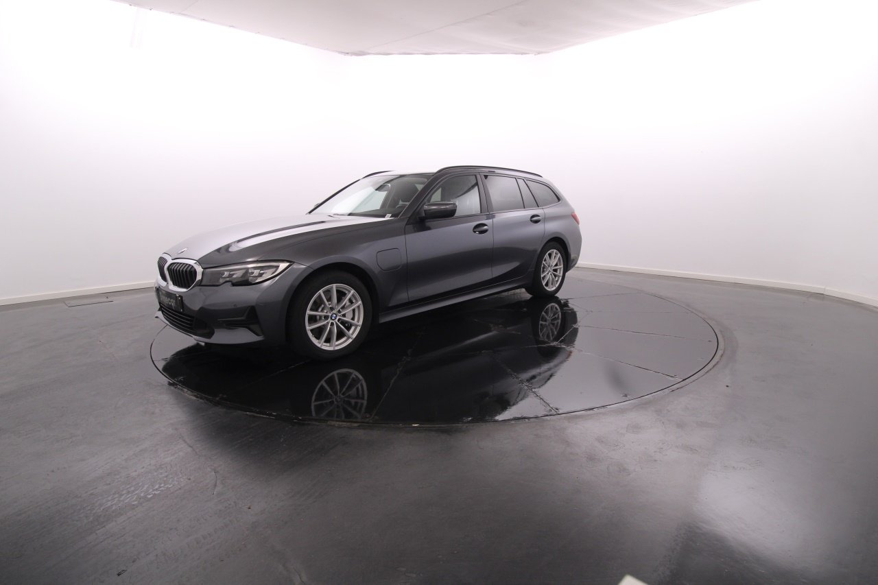 BMW Serie 3 - 330e Electric Gasoline 11 2020