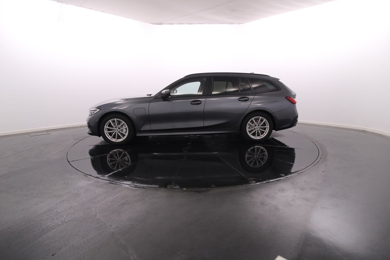 BMW Serie 3 - 330e Electric Gasoline 11 2020