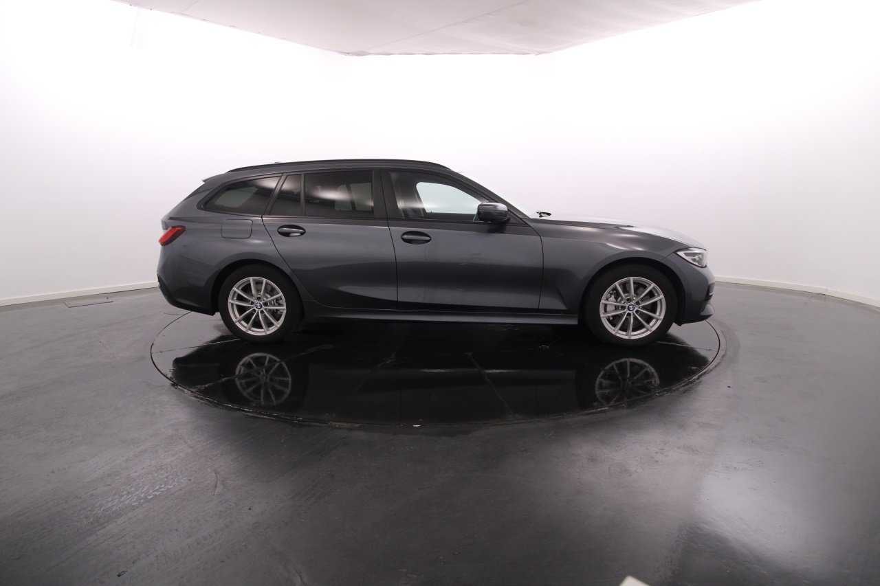 BMW Serie 3 - 330e Electric Gasoline 11 2020