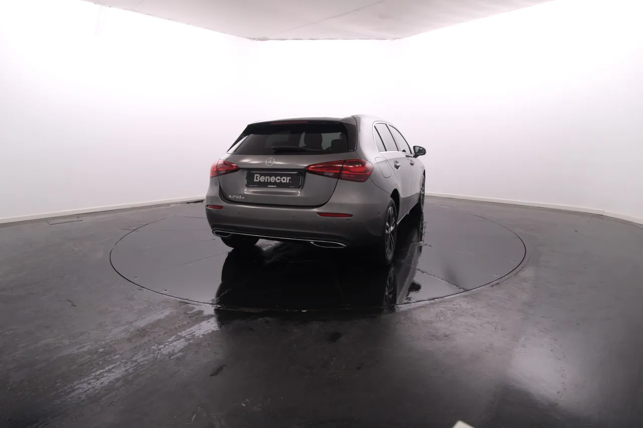Mercedes-Benz Classe A - 250 Electric Gasoline 10 2025