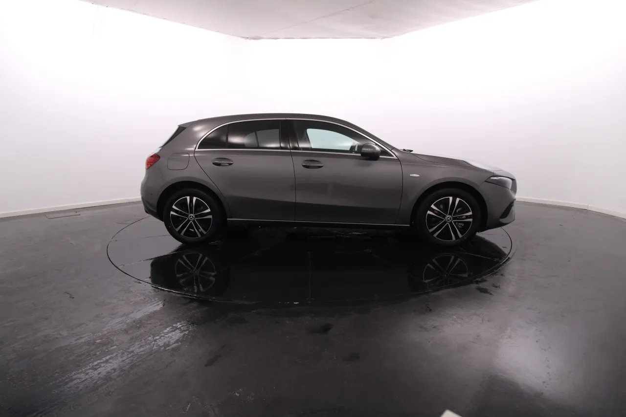 Mercedes-Benz Classe A - 250 Electric Gasoline 10 2025