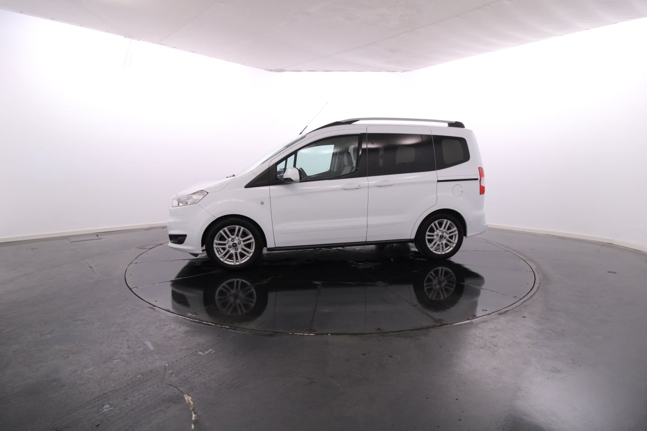 Ford Tourneo Courier Gasoline 11 2017