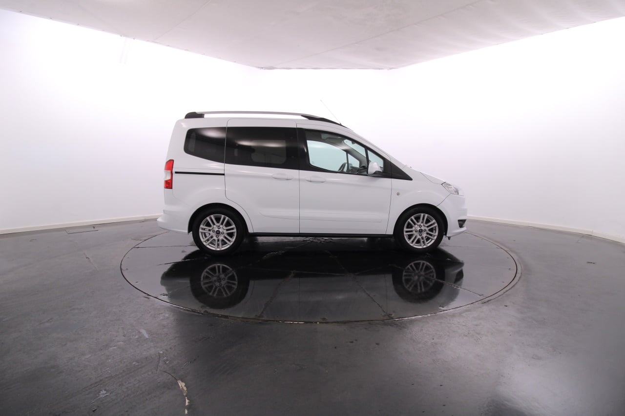 Ford Tourneo Courier Gasoline 11 2017