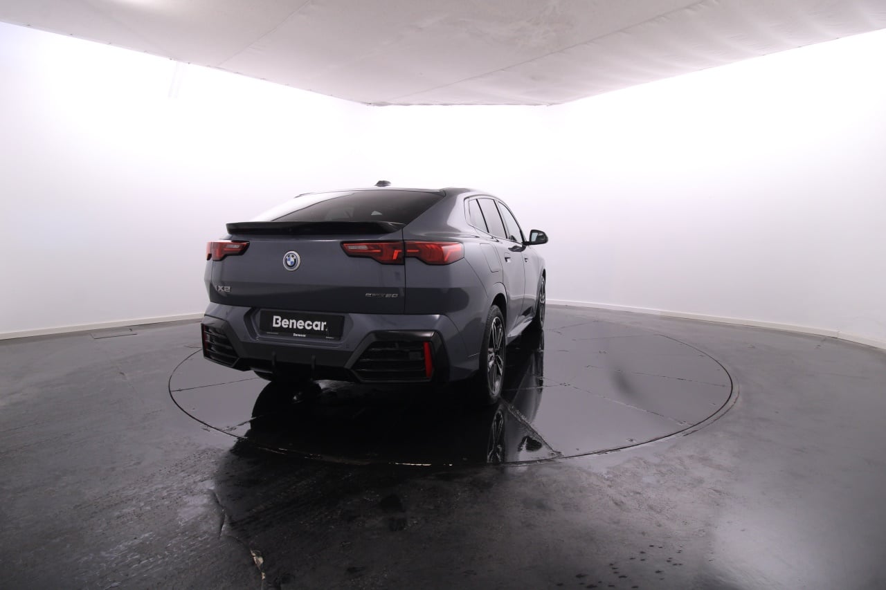 BMW iX2 Elétrico 9 2025