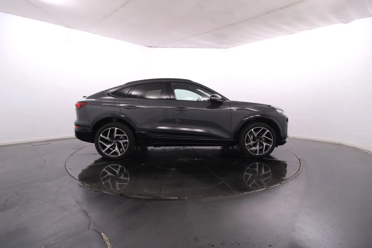 Audi Q6 Sportback e-tron Electric 6 2025