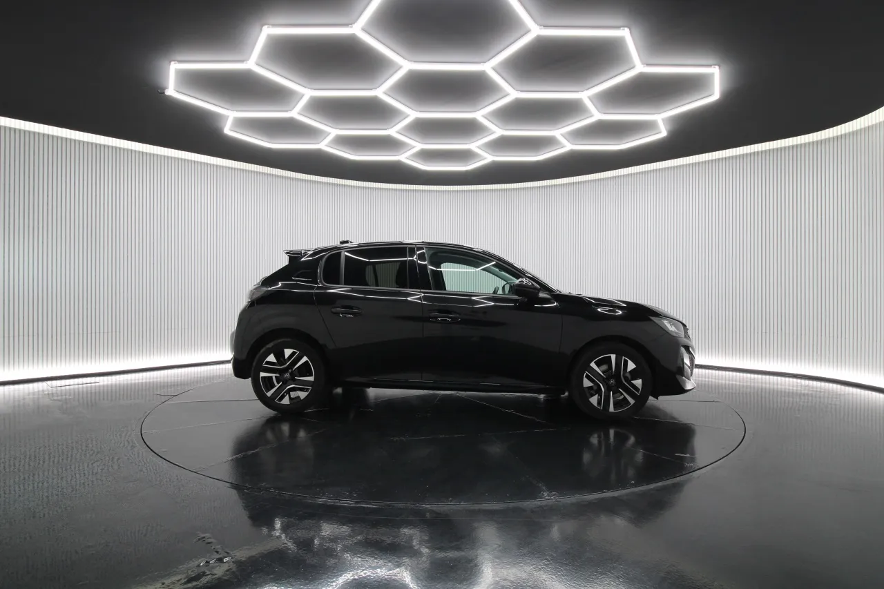 Peugeot 208 Gasoline Hybrid 3 2025