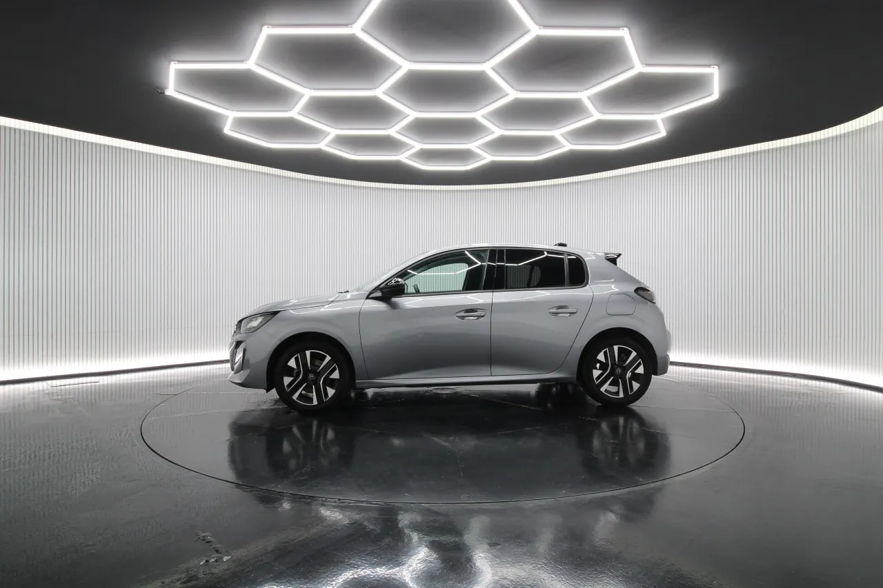 Peugeot 208 Gasoline Hybrid 3 2025