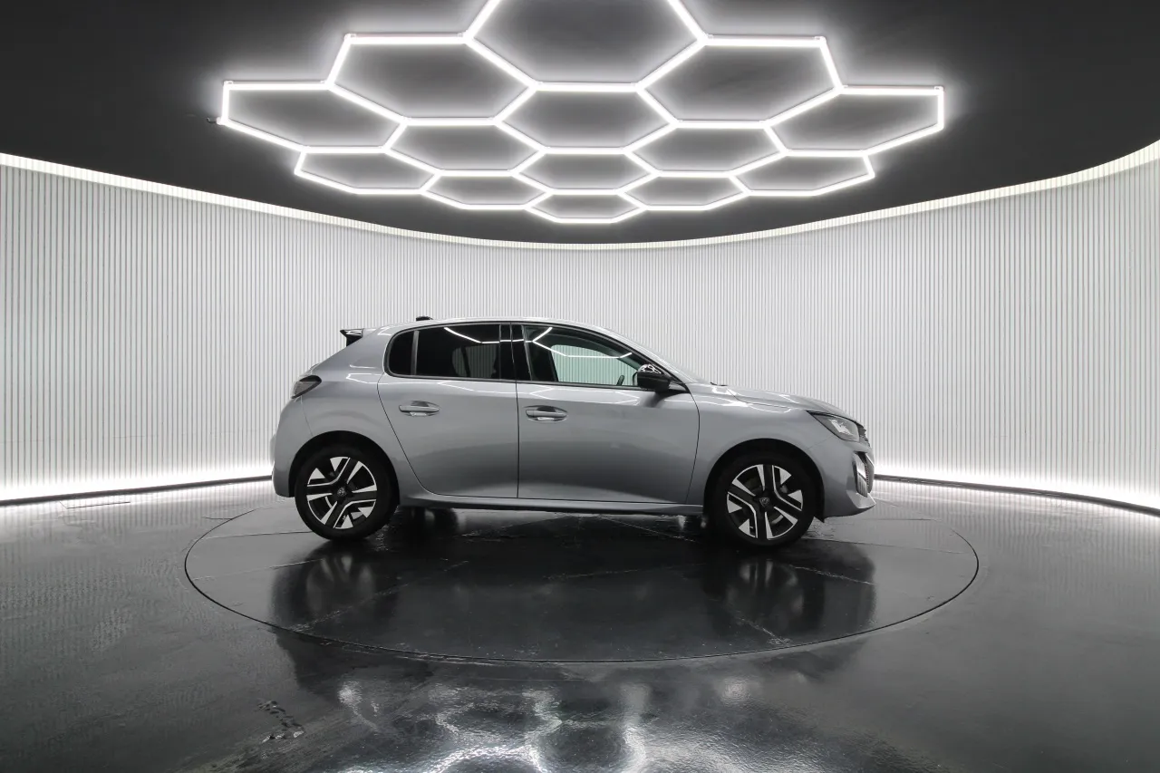 Peugeot 208 Gasoline Hybrid 3 2025