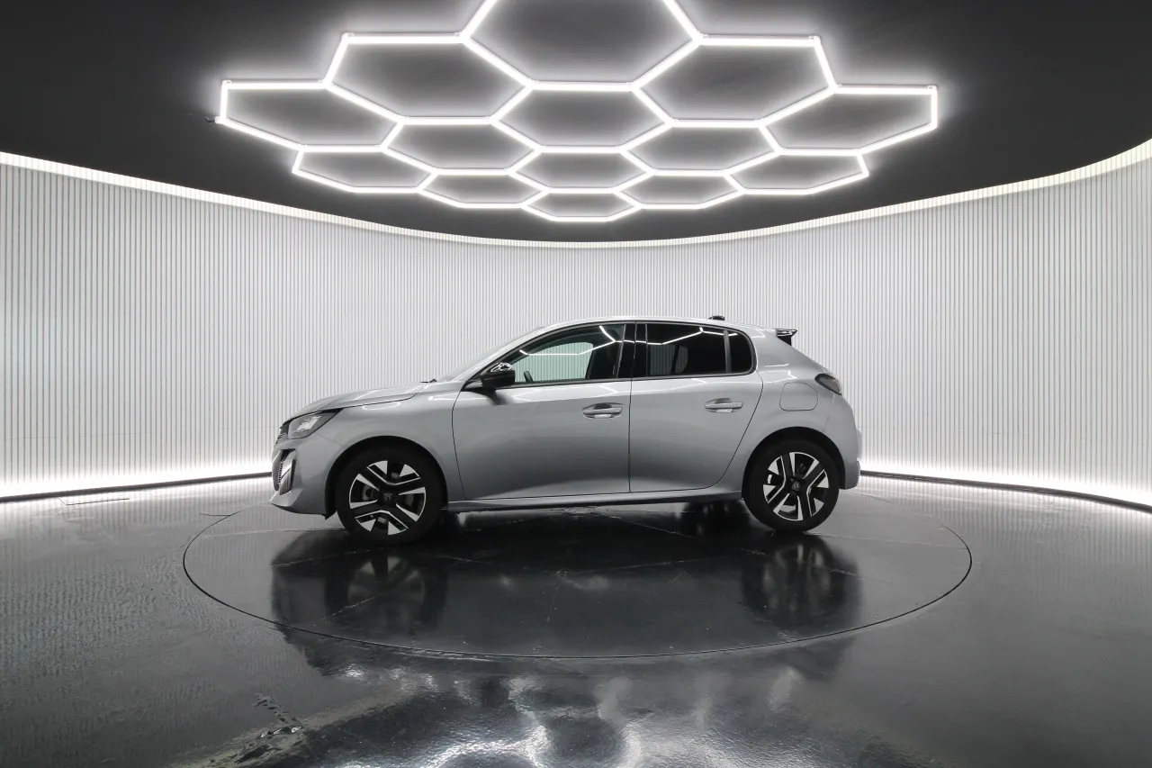 Peugeot 208 Gasoline Hybrid 3 2025