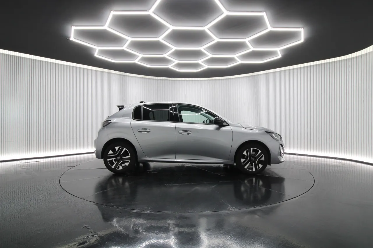 Peugeot 208 Gasoline Hybrid 3 2025