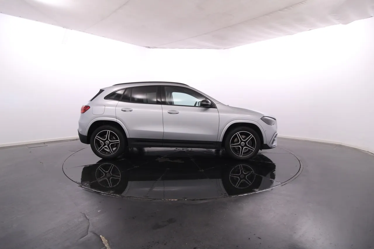 Mercedes-Benz Classe GLA - 250 Elétrico Gasolina 9 2024