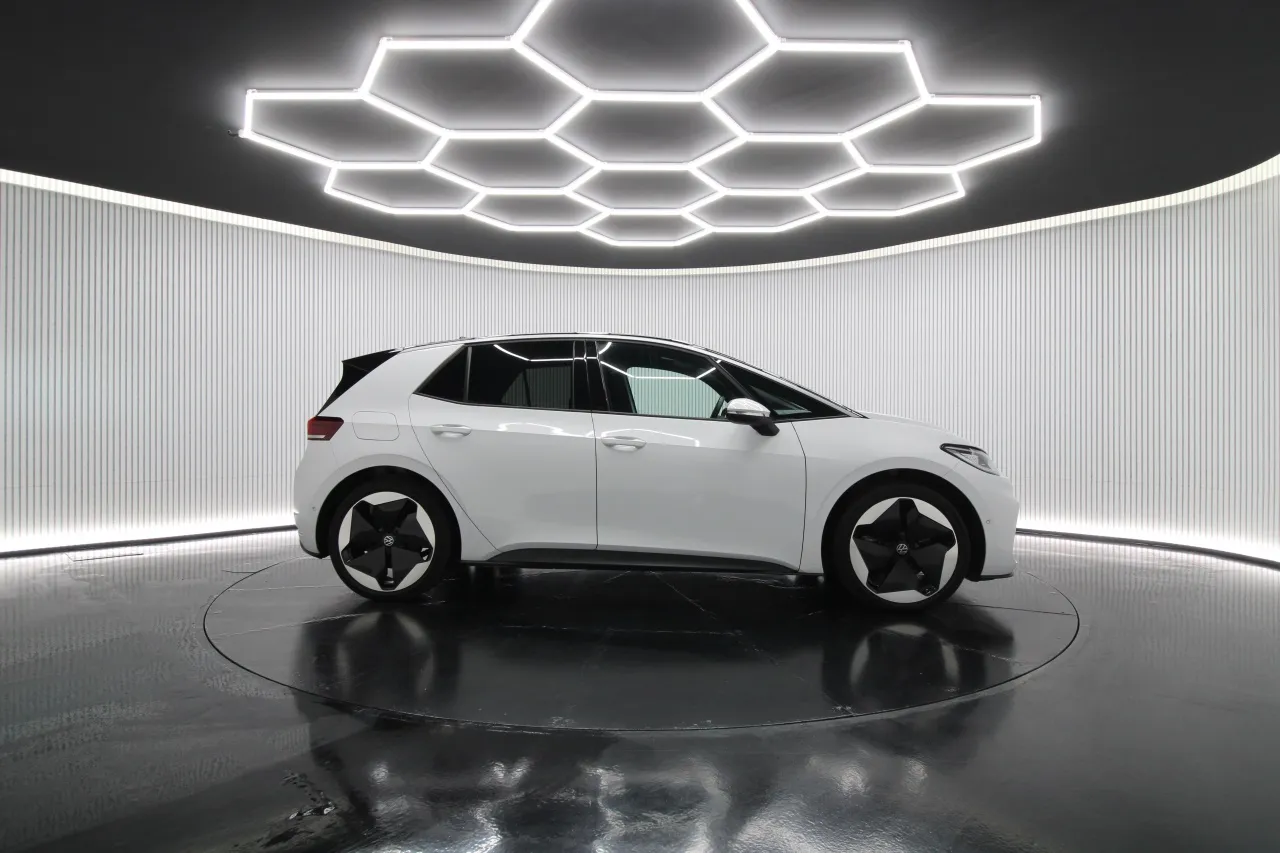Volkswagen ID 3 Electric 7 2025