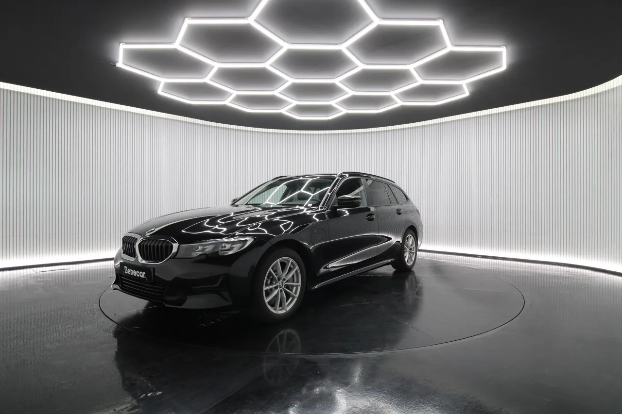 BMW Serie 3 - 330e Elétrico Gasolina 8 2021