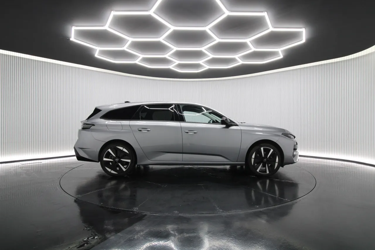 Peugeot e-308 SW Elétrico 12 2025