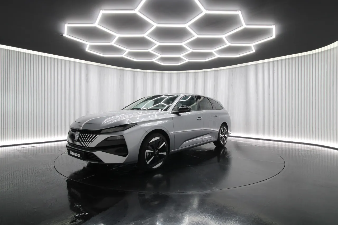 Peugeot e-308 SW Elétrico 12 2025