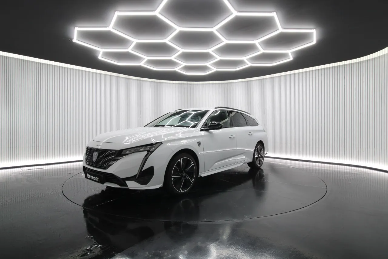 Peugeot e-308 SW Elétrico 3 2025