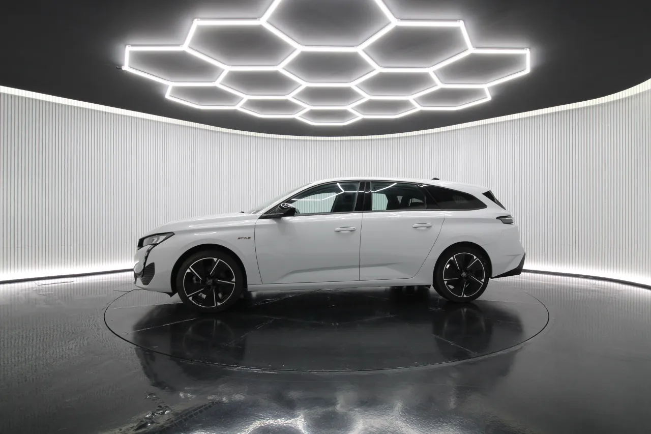Peugeot e-308 SW Elétrico 2 2025